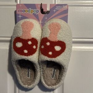 NWT Mushroom women’s slippers XS pink red SZ 4/5 super cushioned